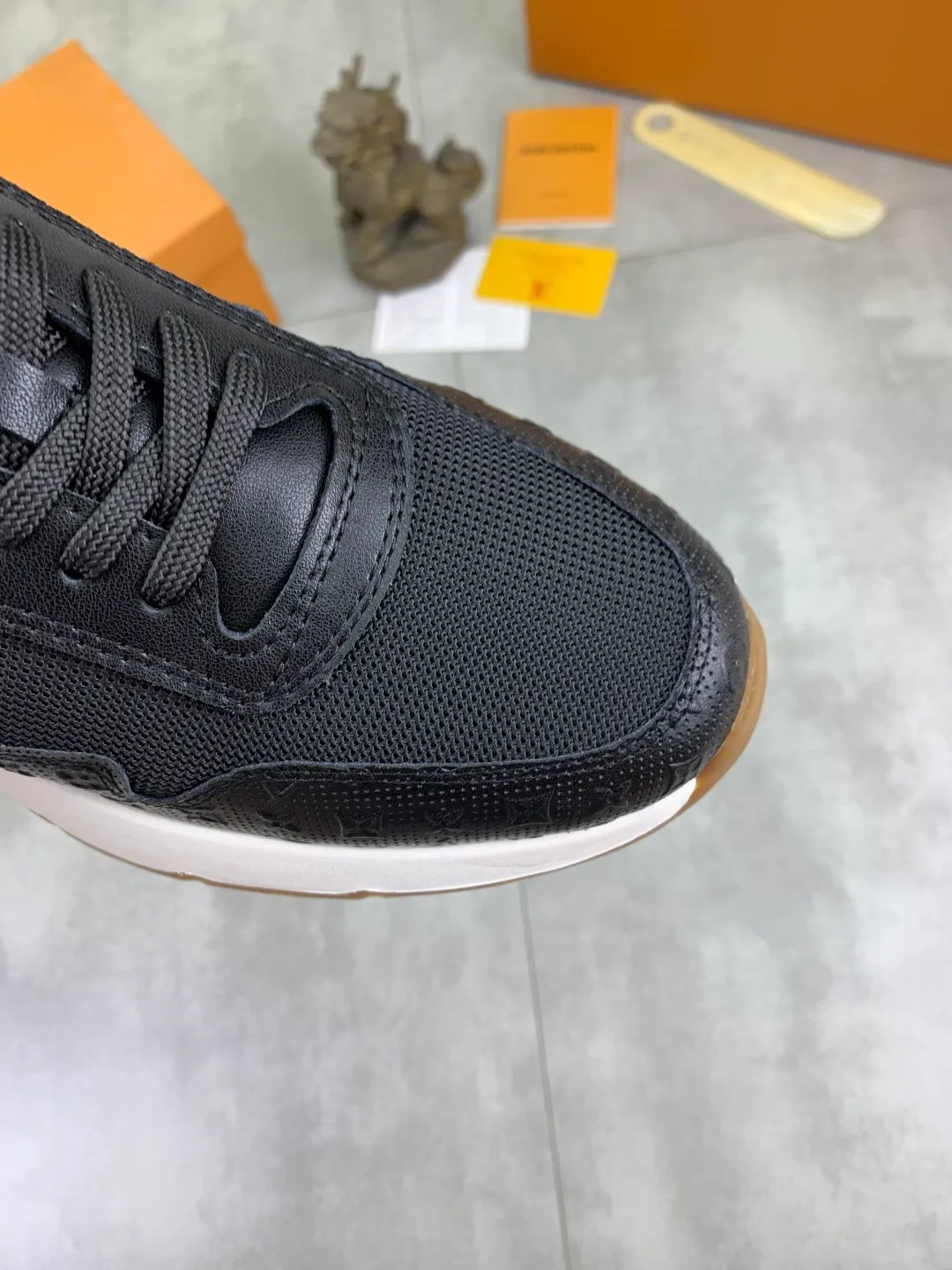 Men's Men's Shoes 💰P440💰【New Style】Yangli🆘 💭💭New model launched【LOUlS VUlTTON】Louis Vuitton's new low-top men's shoes, high quality, support inspection! This style comes from Italy with a variety of styles, very energetic and creative, giving people a comfortable and atmospheric visual impact❗Synchronization, the upper is made of silk calfskin with original LV, imported soft sheepskin lining🐑Purely hand-stitched; LV original rubber outsole 2️⃣color options available Size: 38~44